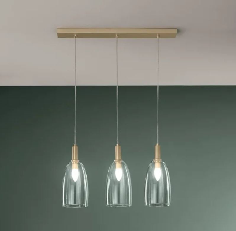Sospensione 3 luci lineare in metallo oro satinato diffusore vetro soffiato 3XE14 non incl. BRANDY Sospensione 3 luci lineare in metallo oro satinato diffusore vetro soffiato 3XE14 non incl. BRANDY